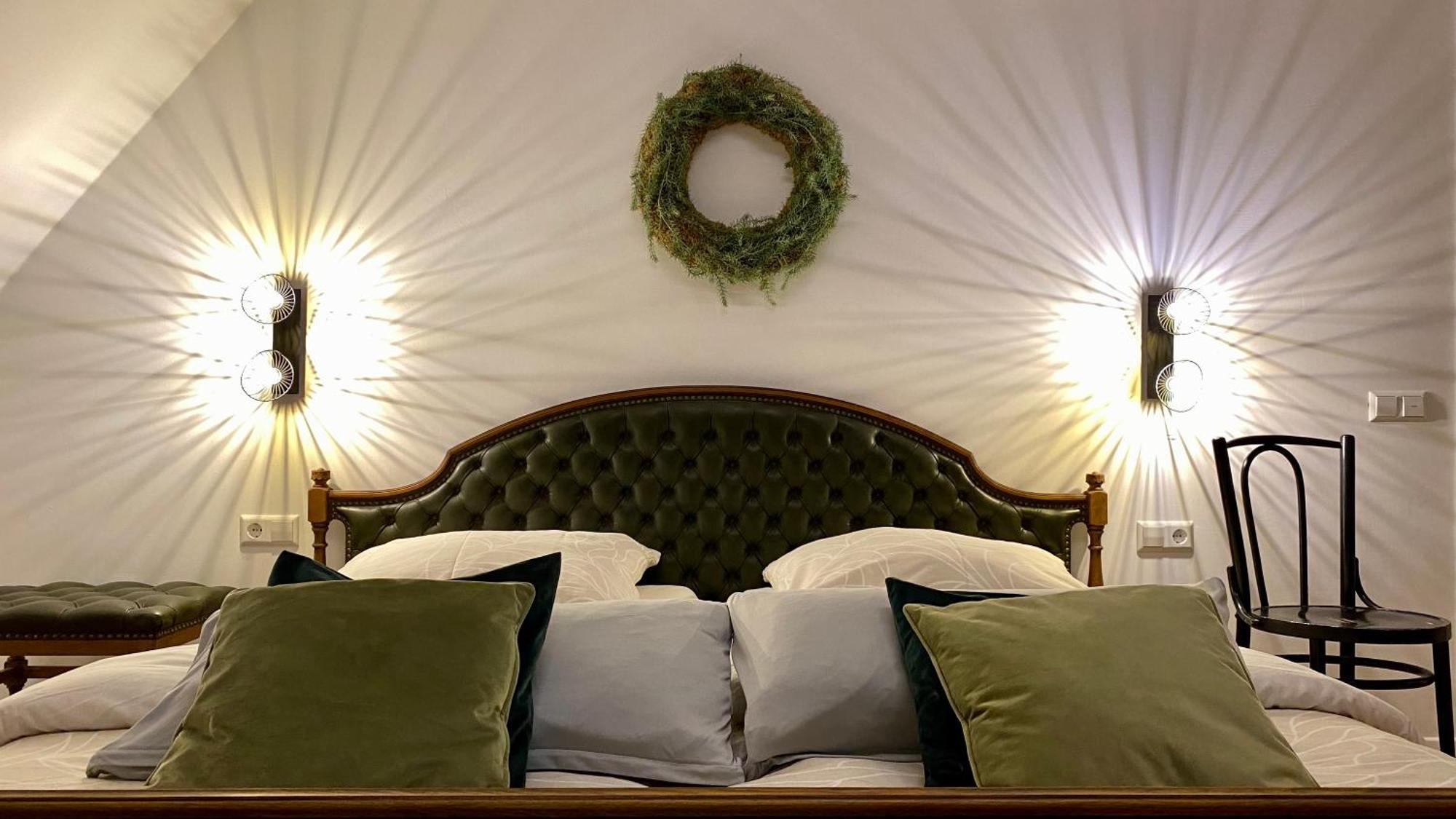Sonnenhof 1737 - Ferienzimmer & Apartments Barbelroth Экстерьер фото