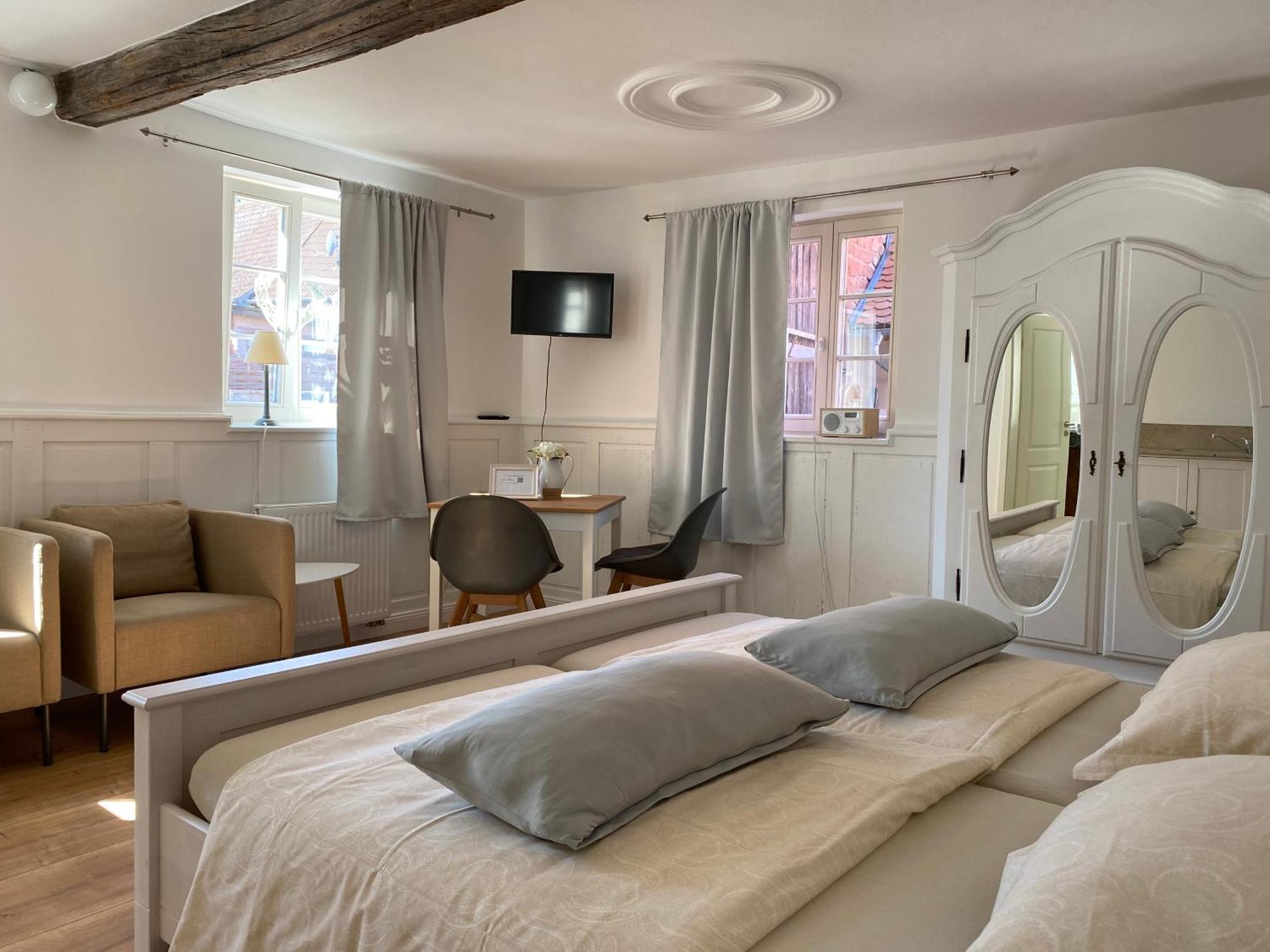 Sonnenhof 1737 - Ferienzimmer & Apartments Barbelroth Экстерьер фото